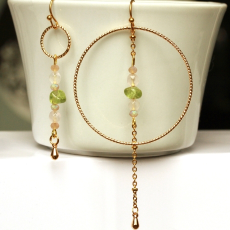 Ohrringe Edelsteine Gold Peridot Rohstein mit Rosenquarz Perlen und geometrischer Form Weihnachtsgeschenk Trendschmuck Geschenk für sie