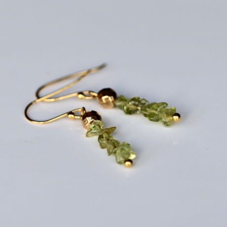 Edelstein Ohrringe Peridot Rohstein vergoldet perfekt als Geburtsstein August Schmuck als außergewöhnliches Geschenk für sie Frau Freundin