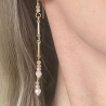 Vergoldete Ohrhänger als elfenhafter Perlenschmuck