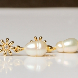 Ohrstecker Süßwasserperle Gänseblümchen vergoldet / Himmlisch