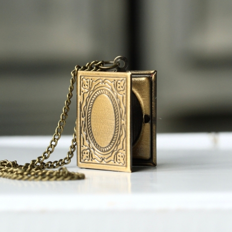Kette Medaillon Buch im Vintagestyle in antik bronzefarben 