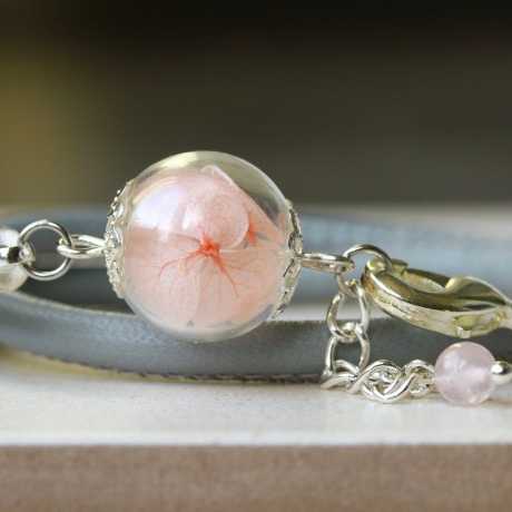 Hortensie Armband Leder in hellgrau mit Berliner Blüte