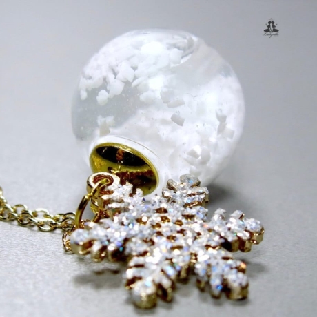 Stern Kette Schneekugel -  Schneekugel mit Schnee und Eiskristall