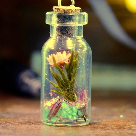 Blüten Kette nachtleuchtend Terrarium, wie ein Blumen Garten