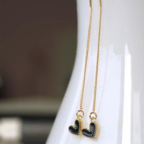 Herz Ohrringe Durchziehohrringe schwarzes Emaille Herz Schmuck 