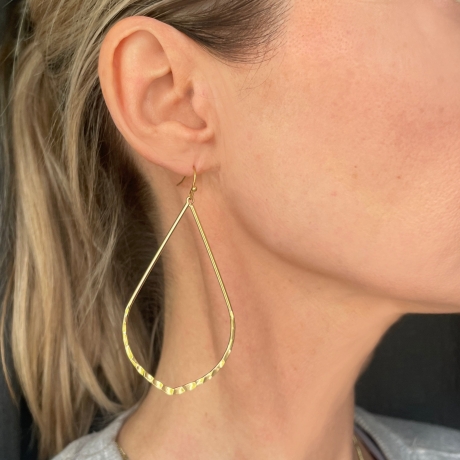 Große Ohrringe Blatt echt vergoldet als XXL Statement Ohrringe ein glänzendes Geschenk für die Frau