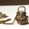 Vintage Medaillon Weidekätzchen / Antik Bronze Prayerbox 