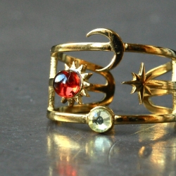 Himmlischer Mond Ring mit Sonne und Sterne und Granat Himmlischer Mond Ring mit Sonne und Sterne und Granat