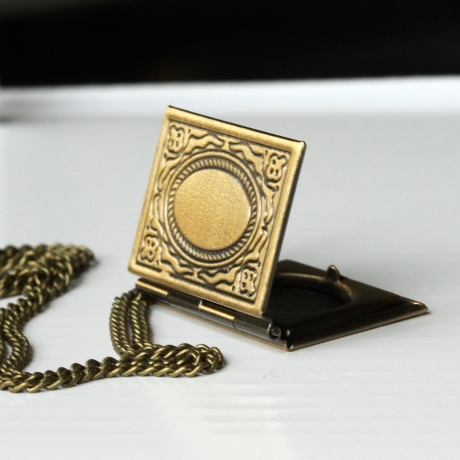 Kette Medaillon Buch im Vintagestyle in antik bronzefarben 