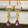 Peridot Rohstein Ohrhänger mit Amethyst Bezel und geometrisch