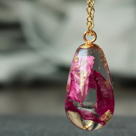 Kette Rosenblüten Blattgold romantisch Garten Terrarium im Ei 