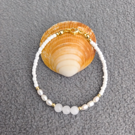 Armband – Weiße Jade & Süßwasserperlen – Edelsteinarmband