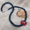 Halskette – Perlenkette mit rotem Krebs aus Glas & blauem Apatit