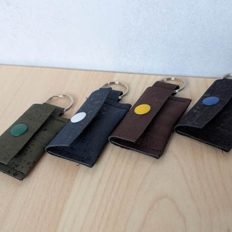 Mini-Täschchen aus Korkstoff oder veganem Leder