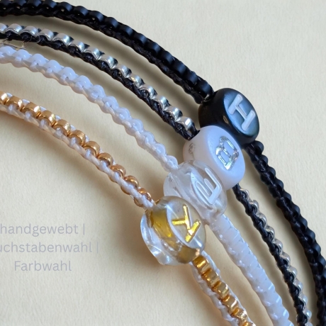 personalisiertes Armband Buchstabe | Schwarz, Weiß, Gold, Silber