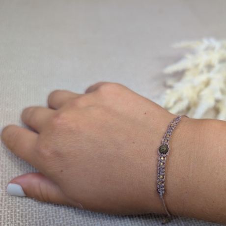 Makramee Armband mit Lavastein – schwarz, silber oder gold