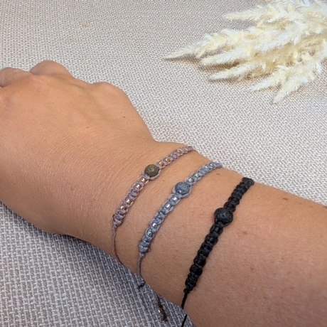 Makramee Armband mit Lavastein – schwarz, silber oder gold