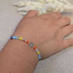 Regenbogen Armband mit Blumenperle – buntes Sommerarmband