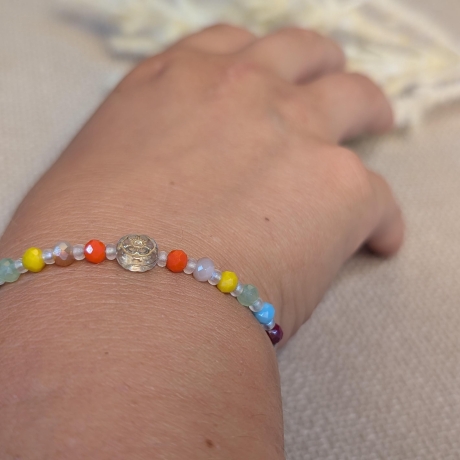 Regenbogen Armband mit Blumenperle – buntes Sommerarmband
