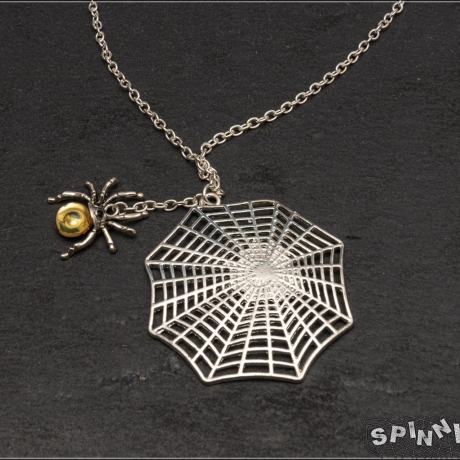 Spinne im Netz Amulett - Gothic, Halskette, Halsschmuck, handmade