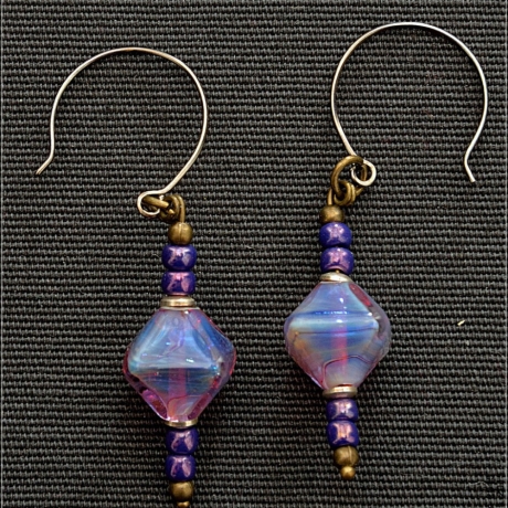 Bunte Glasperlen-Ohrringe „Lila Flamme“ –  Boho Vintage handmade