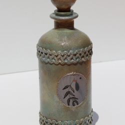 Shabby Chic Karaffe mit Friedenstaube, Vintage Deko Glasflasche