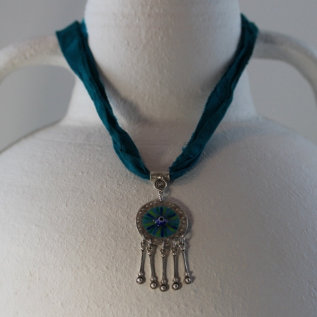 Traumfänger Halskette mit Glücks Auge an Seidenband türkisblau
