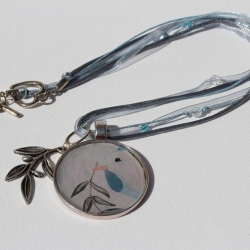 Unikat Halskette mit weißer Taube und Zweig, Friedenstaube Kette