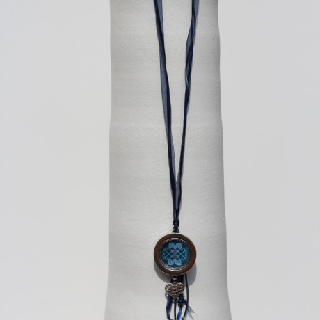 Halskette mit Delphin Mandala Anhänger mit Herz an Kordelkette