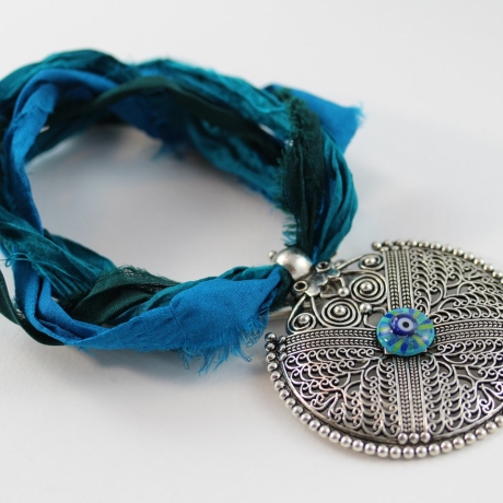 Unikat Halskette mit Mati Glücks Auge Anhänger an Seidenband