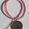 Engel Halskette mit Erzengel Chamuel an Seidenkordel in Rosa