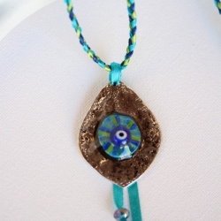 Halskette mit Glücksbringer Auge, türkis grün, an Flechtkordel Halskette mit Glücksbringer Auge, türkis grün, an Flechtkordel