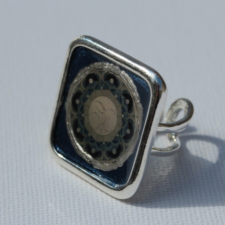Ring mit Mond Mandala in Quadrat Fassung dunkelblau blau