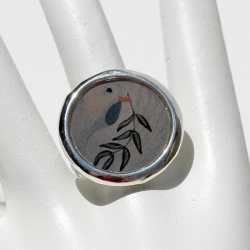 Ring mit Friedenstaube, Damenring mit Taube in runder Fassung Ring mit Friedenstaube, Damenring mit Taube in runder Fassung