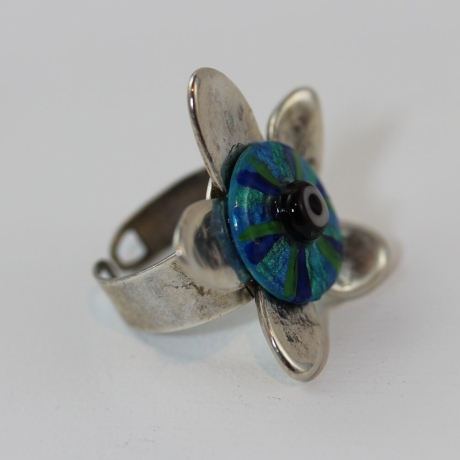 Ring mit Blume und handbemaltem Glücksbringer Mati Nazar Auge