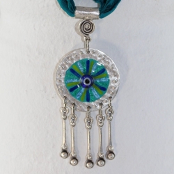 Traumfänger Halskette mit Glücks Auge an Seidenband türkisblau Traumfänger Halskette mit Glücks Auge an Seidenband türkisblau