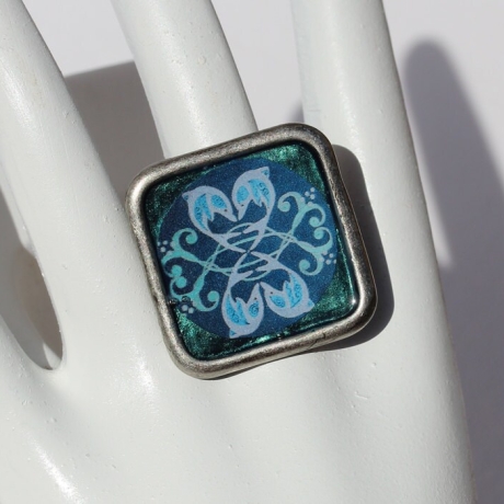 Ring mit Delphin Motiv in Quadrat Fassung petrol grün dunkelblau