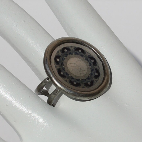 Ring mit Mond Mandala in runder Fassung, Mondgöttin Schmuck blau