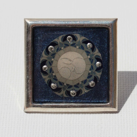 Ring mit Mond Mandala in Quadrat Fassung, Mondgöttin Damenring