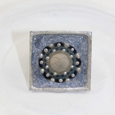 Ring mit Mond Mandala silberblau blau silber in eckiger Fassung