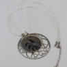 Dekorative Halskette mit Friedenstaube und Peace Symbol Anhänger