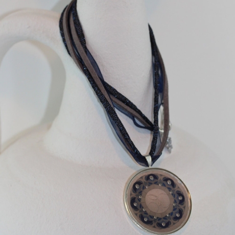 Halskette mit Mond Mandala Dunkelblau Silber, Mondgöttin Kette