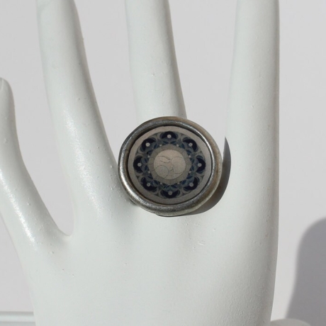 Ring mit Mond Mandala in runder Fassung, Mondgöttin Schmuck blau