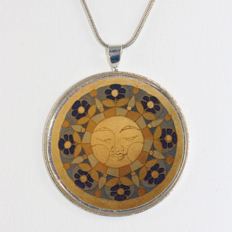 Elegante Halskette mit Sonne Mandala Anhänger rund versilbert
