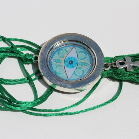 Boho Halskette mit keltischem Auge Motiv, Quasten und Ankh, grün