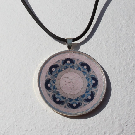 Halskette mit Mond Mandala in Grau Blau, Mondgöttin Schmuck