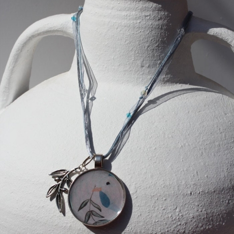 Unikat Halskette mit weißer Taube und Zweig, Friedenstaube Kette