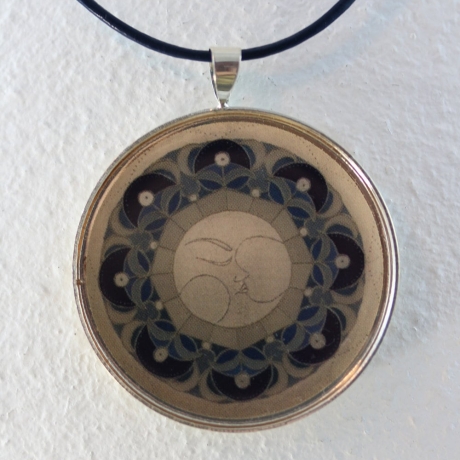 Halskette mit Mond Mandala in runder Fassung, Mondgöttin Kette