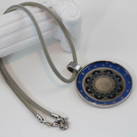 Halskette mit Mond Mandala in Blau Grau Silber, Mondgöttin Kette