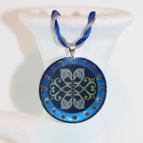 Halskette mit Delfin Mandala, Delphin Kette maritim blau grau